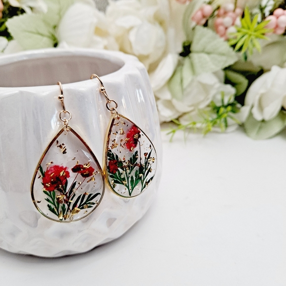 Boho Pressed dried red flower resin drop shaped gold leaf dangle Earrings 2/$30 - Picture 8 of 11
